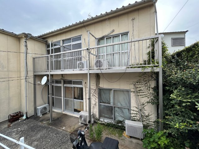 松川ハイツのエントランス