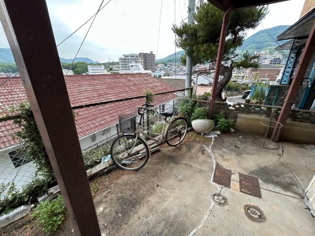 松川ハイツの駐車場
