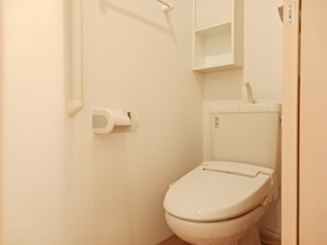 シャン・シャトー　Ⅱのトイレ|コンパクトで使いやすいトイレです