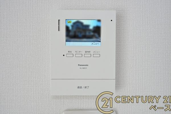 天理市南六条町　一戸建の内装|■現地撮影写真■ＴＶモニター付きインターホンで防犯対策もバッチリ！来客も一目でわかり安心です！
