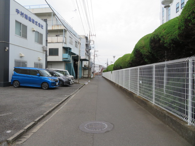 武蔵村山市伊奈平２丁目の倉庫の周辺