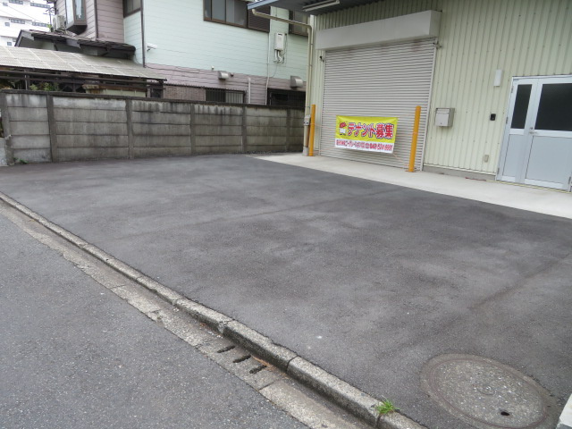 武蔵村山市伊奈平２丁目の倉庫の周辺