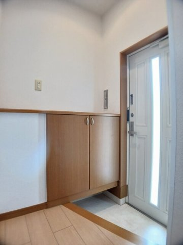 コンフォート岡小名Ｂの玄関