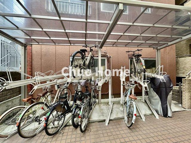 ハイツ両国駅前の駐輪場|【自転車置き場】最新の空き状況や費用などの詳細は担当スタッフまでお問い合わせください。