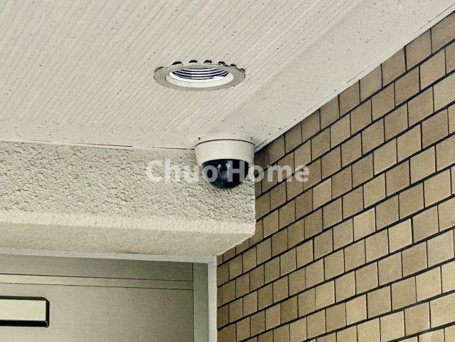 ハイツ両国駅前の防犯設備|【防犯カメラ】何かあった時の大事な証拠になることももちろんなりますが、防犯というくらいですので大事なのは防犯カメラがあることによって抑止力につながることですよね。