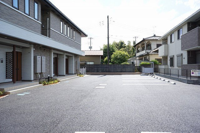 ロジュマン　シューベルブの駐車場