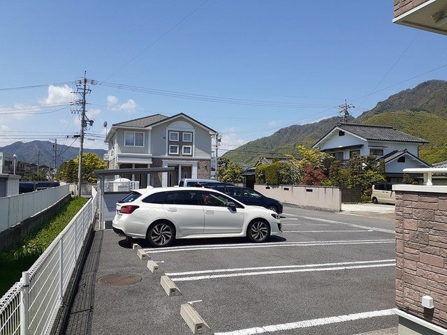 グランデュール城北　Ｋの駐車場