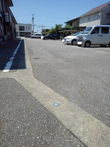 チェリーヒルズＢの駐車場