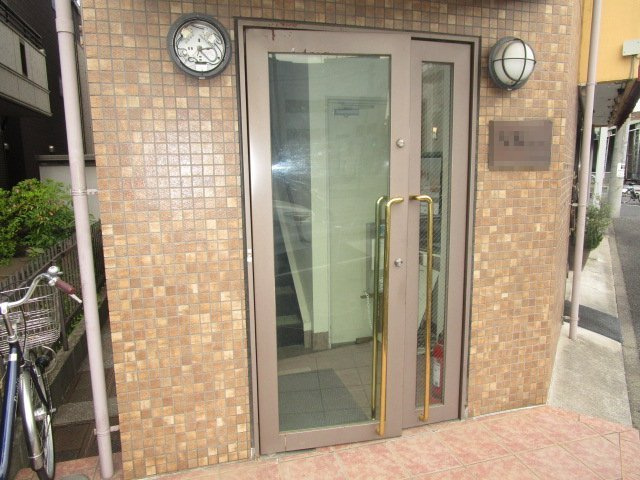 横浜市港北区新羽町の店舗事務所の外観