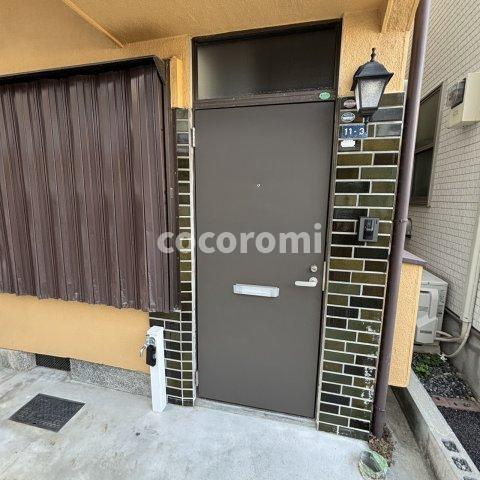 寝屋川市大成町貸家のエントランス