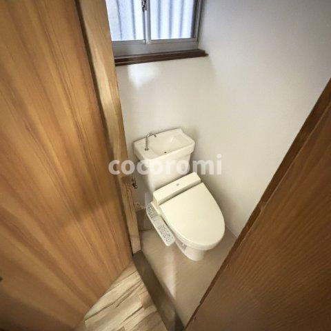 寝屋川市大成町貸家のトイレ