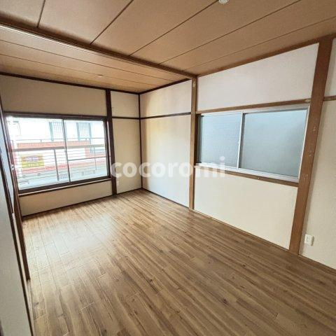 寝屋川市大成町貸家の洋室