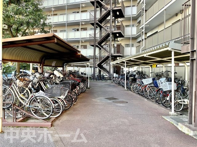 南砂町グリーンハイツ1号棟の駐輪場|【自転車置き場】最新の空き状況や費用などの詳細は担当スタッフまでお問い合わせください。