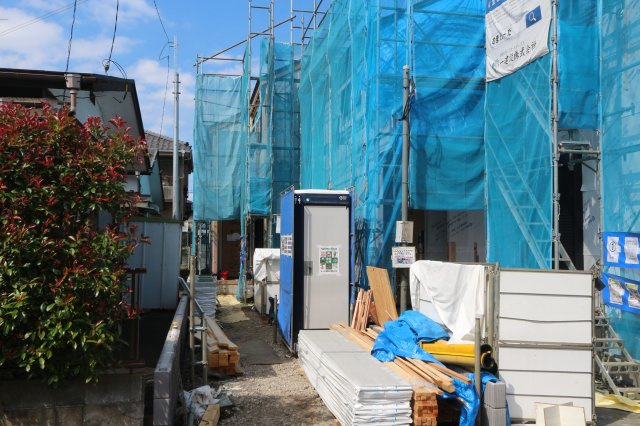 【Livele Garden.S】東久留米市前沢５丁目第３の外観|前道が6ｍあるので、車庫入れが苦手な方でも安心して入れられます♪