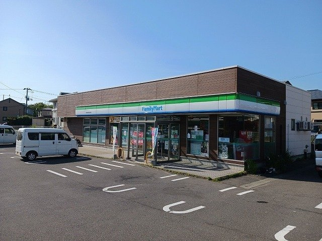 クレールコートの周辺|ファミリーマート新屋日吉町店まで684m