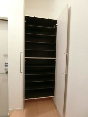 クラウンタワーの収納