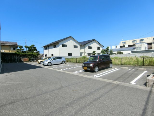 クラウンタワーの駐車場