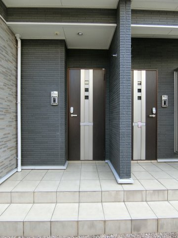 クラウンタワーの玄関
