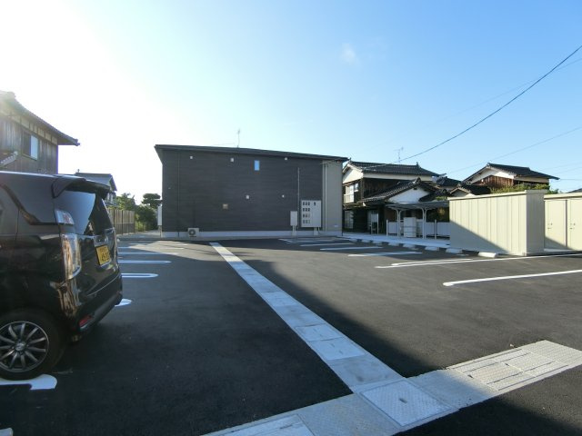 イリスプリエールの駐車場