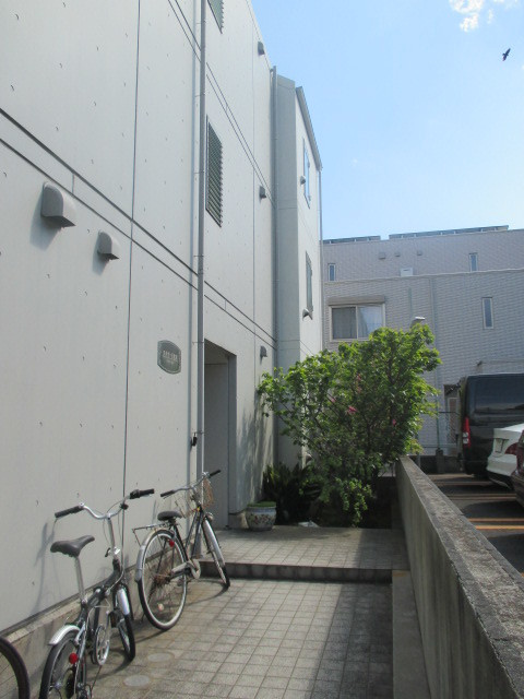 ステラ下北沢のエントランス