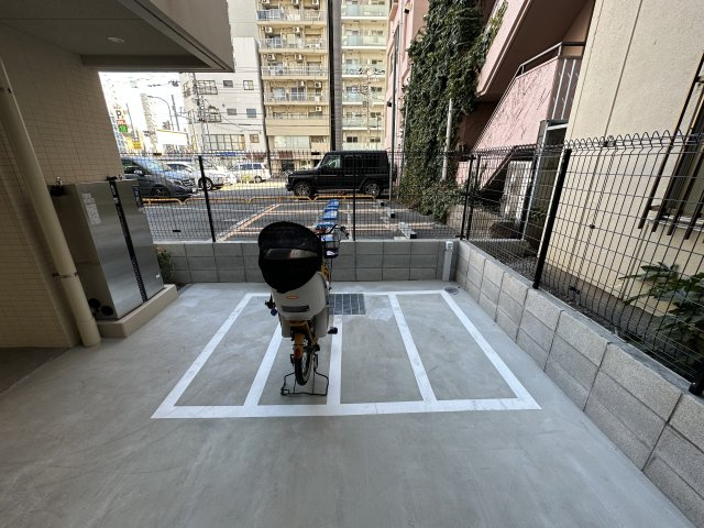 オンズマリーナ浅草の駐車場