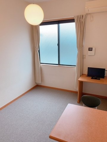 レオパレスシェ　モアⅡの居間・リビング|こちらの居間で趣味の時間をお楽しみください