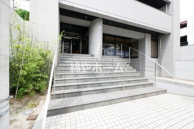 ゴックス南森町のエントランス|落ち着いたエントランスです