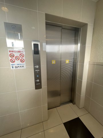 リーガルコート山本駅前のエントランス|落ち着いたエントランスです