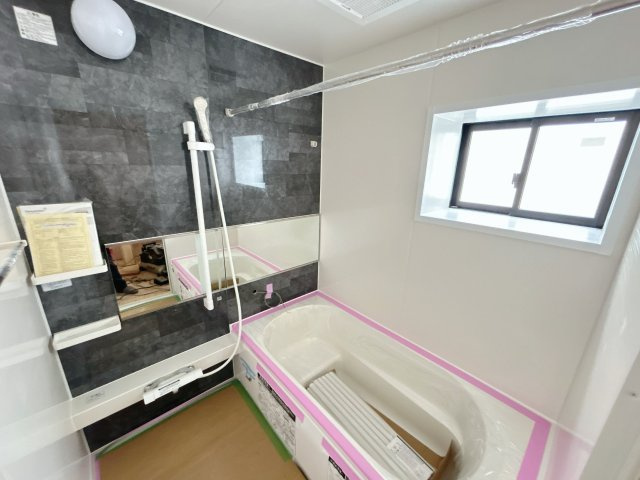 いわき市常磐下船尾居作　4LDK中古住宅　陽当たり良好！　不動産プラスの浴室|浴室はハウステック製の新品のユニットバスに交換します。足を伸ばせる1坪サイズの広々とした浴槽で、1日の疲れをゆっくり癒すことができます。
