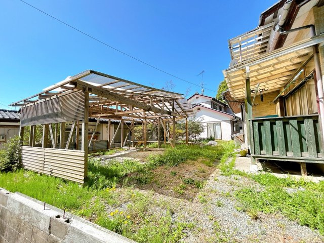 いわき市常磐下船尾居作　4LDK中古住宅　陽当たり良好！　不動産プラスの庭|庭外観です。駐車場新設工事を行います。お庭スペースも残りますので園芸を楽しんだりお庭BBQしたりすることができます。