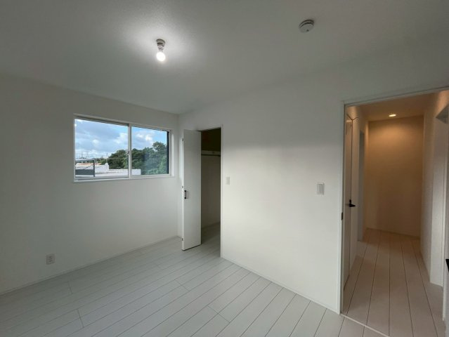 沖縄市登川 全5棟の洋室