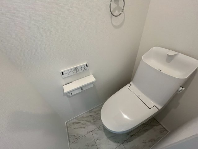 沖縄市登川 全5棟のトイレ