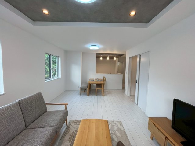 沖縄市登川 全5棟の居間・リビング