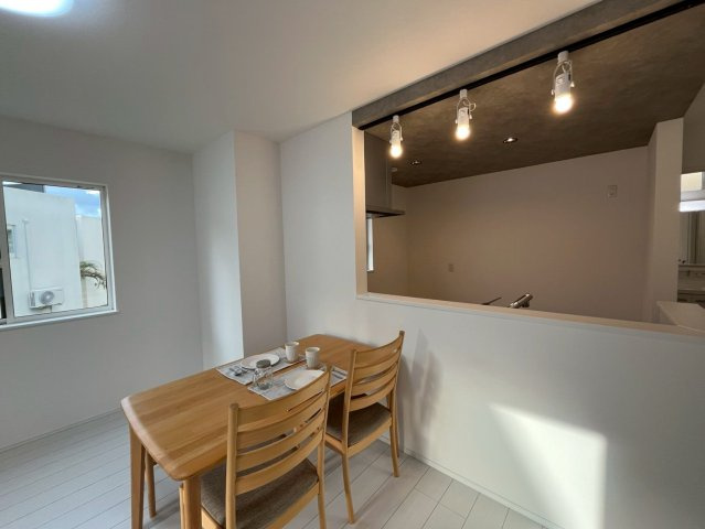 沖縄市登川 全5棟の居間・リビング