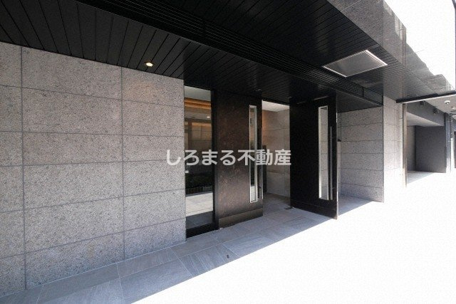 プレサンスDOMECITYコレーレのエントランス