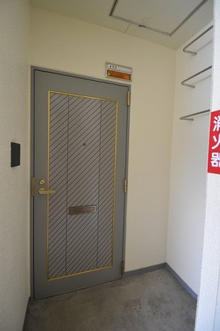 コーポミネカワの玄関
