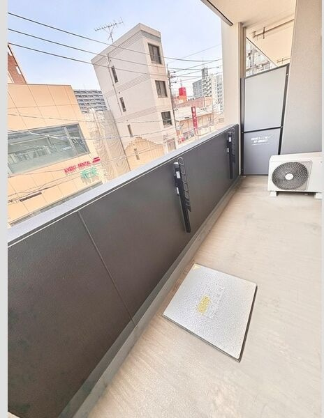 プレサンスロジェ名駅南のバルコニー