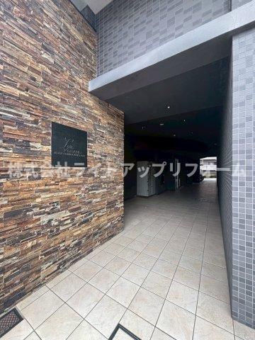 ロイスグラン神戸下沢通のエントランス