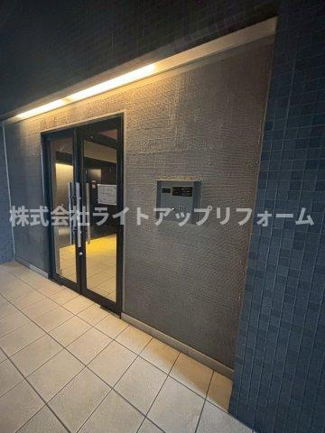 ロイスグラン神戸下沢通のエントランス