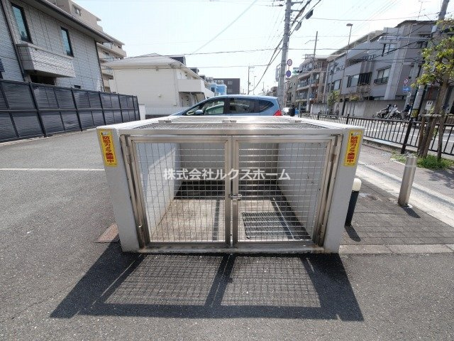 リッツ西中条の駐車場