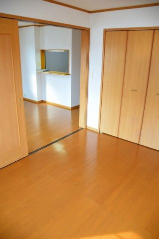 クレセント中ノ坪の内装|内装は落ち着いています