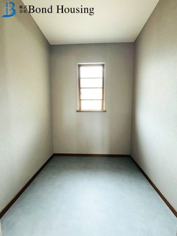 内装リフォーム済み物件　朝霧南町4丁目　中古戸建の洋室