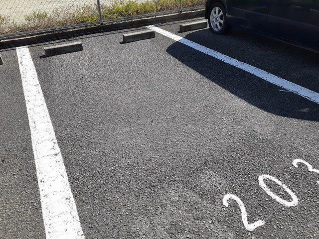 パルネット辻井の駐車場