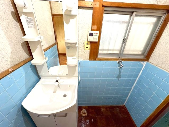 東板持町貸家の洗面所