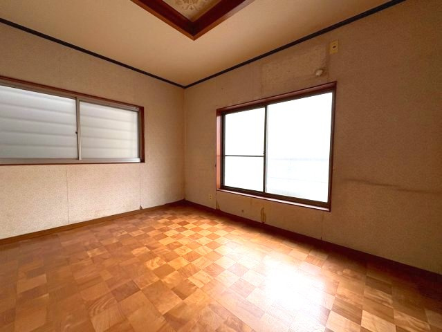 東板持町貸家の洋室