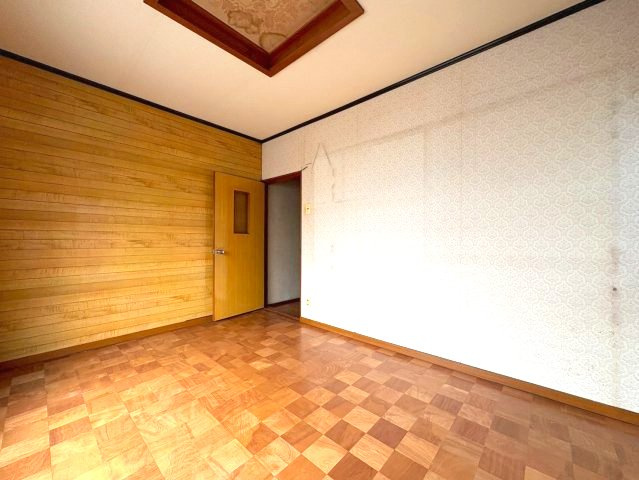 東板持町貸家の洋室