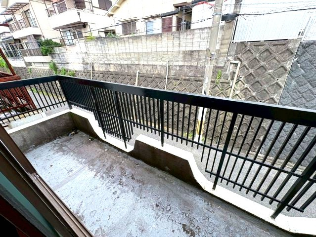 東板持町貸家のバルコニー