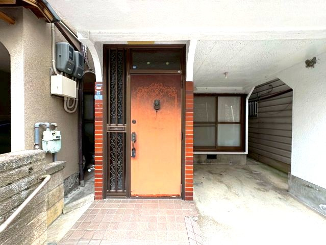 東板持町貸家のエントランス