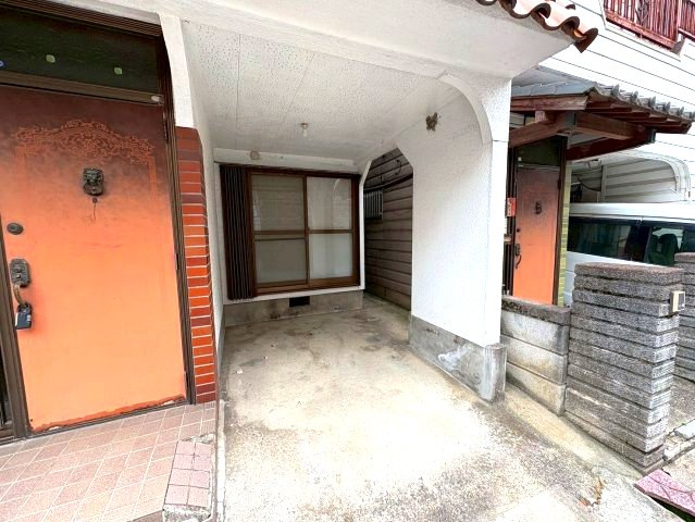 東板持町貸家の駐車場