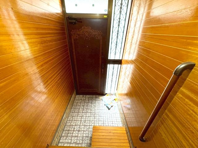 東板持町貸家の玄関